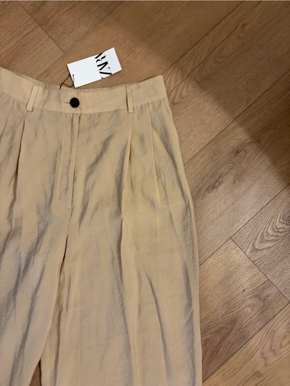 Uniqlo Men's Chinos in Light Tan